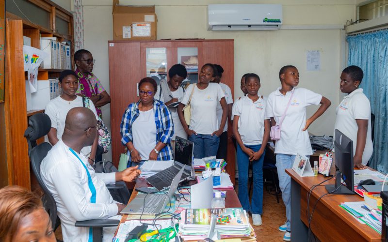 Promotion des sciences chez les jeunes filles – Visite du groupe scolaire Daniélou de Cocody