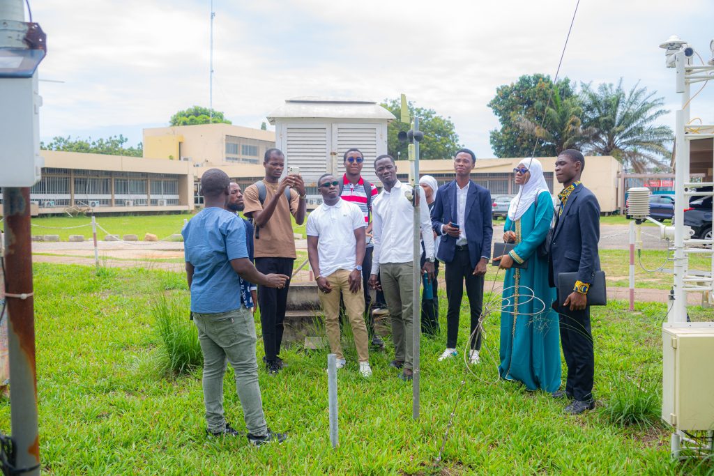 Visite Pédagogique – Des étudiants en géographie visitent le siège de la SODEXAM