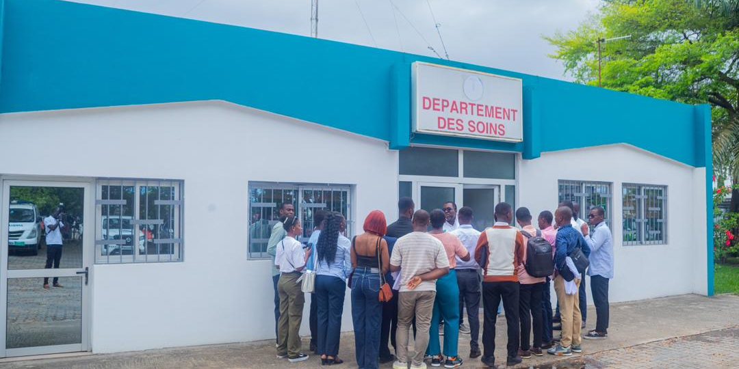 Visite des étudiants en médecine de l’Université Felix Houphouët Boigny de Cocody au Centre Régional de Médecine Aéronautique et Aéroportuaire (CERMA) de la SODEXAM.