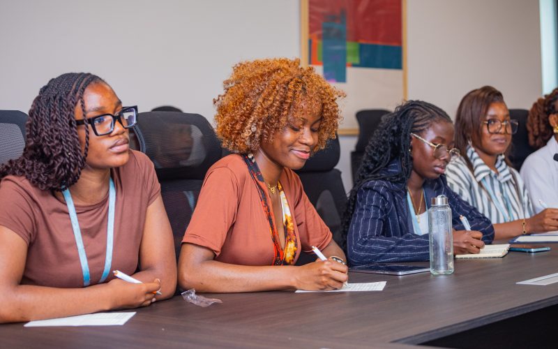 Bourse d’excellence Dominique Ouattara pour les femmes dans l’aviation civile : la première cohorte de lauréates entre en stage.