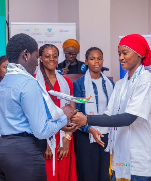 Bourse d’excellence Dominique Ouattara/ la SODEXAM accompagne 20 nouvelles bachelières vers les métiers de l’aviation civile