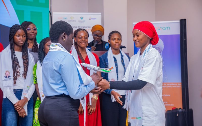 Bourse d’excellence Dominique Ouattara/ la SODEXAM accompagne 20 nouvelles bachelières vers les métiers de l’aviation civile