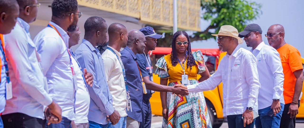 VISITE DE TERRAIN | Le PCA Joachim Beugré rencontre les agents de l’aéroport de Bouaké