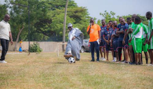 'envoie du football par le DGAOS